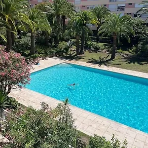 Petit Deux Pieces Avec Piscine Vallauris